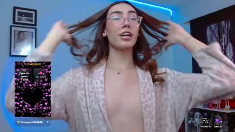 Snapshot of allisonblossom chatting on 10.01.25 online show from 10.01.25