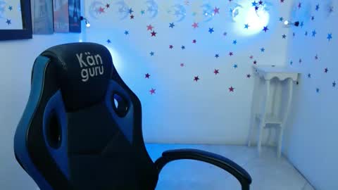 Snapshot of allisonlove_88 chatting on 02.14.25 ALLISON online show from 02.14.25