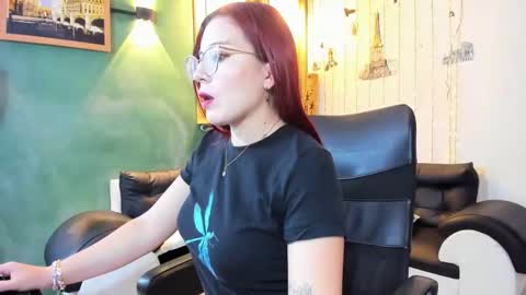 Snapshot of allisonlove_88 chatting on 11.26.25 ALLISON online show from 11.26.25