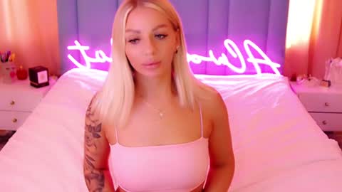 AlwaysHot online show from 12.18.24