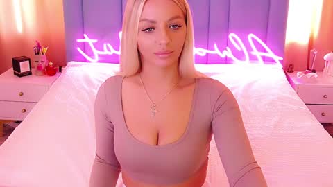 AlwaysHot online show from 02.08.25