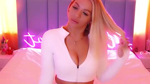 AlwaysHot online show from 02.18.25