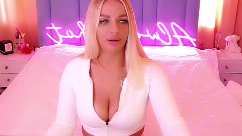 AlwaysHot online show from 02.18.25