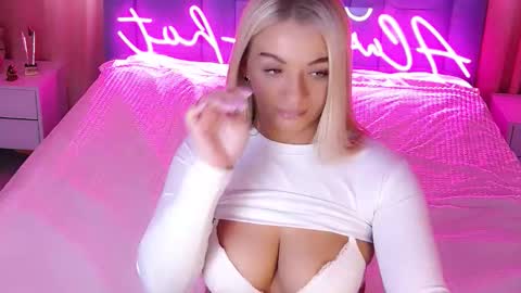 AlwaysHot online show from 10.08.25