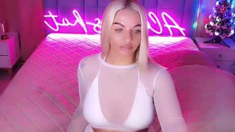 AlwaysHot online show from 12.18.25