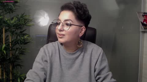         online show from 02.02.25