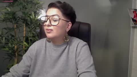         online show from 02.10.25