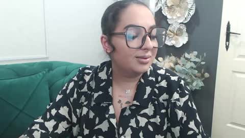 Snapshot of allyiah chatting on 05.04.26 online show from 05.04.26