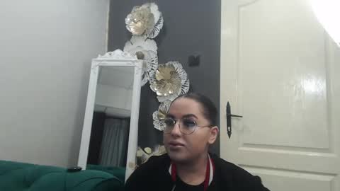 Snapshot of allyiah chatting on 05.05.26 online show from 05.05.26