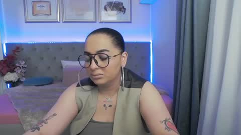Snapshot of allyiah chatting on 05.27.26 online show from 05.27.26