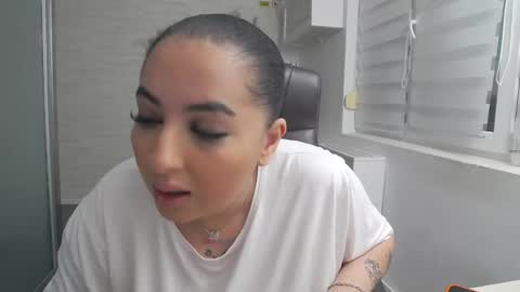Snapshot of allyiah chatting on 05.29.26 online show from 05.29.26