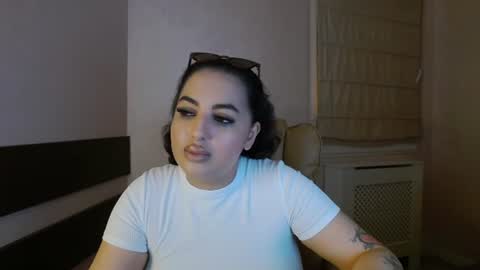 Snapshot of allyiah chatting on 06.10.26 online show from 06.10.26