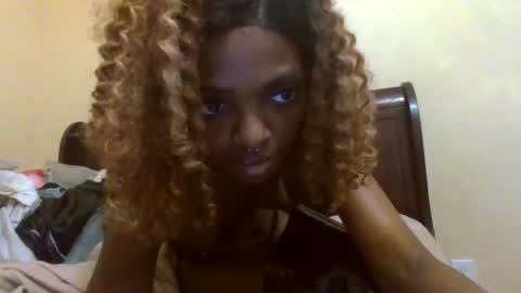 Snapshot of allylicious chatting on 01.26.25 allylicious online show from 01.26.25