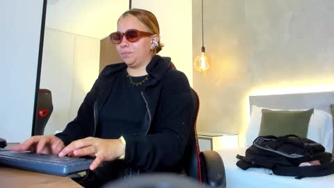 ALMA FENIX  online show from 11.28.25