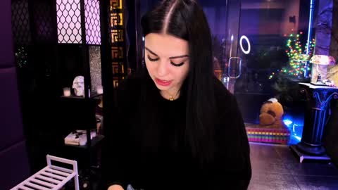 Snapshot of alma_pearl chatting on 12.22.24 Alma online show from 12.22.24