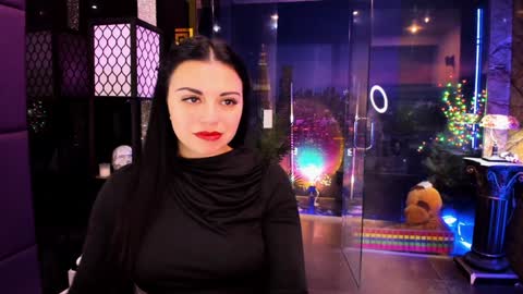 Snapshot of alma_pearl chatting on 12.28.24 Alma online show from 12.28.24