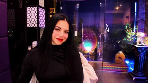 Snapshot of alma_pearl chatting on 12.28.24 Alma online show from 12.28.24