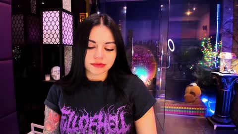 Snapshot of alma_pearl chatting on 12.30.24 Alma online show from 12.30.24