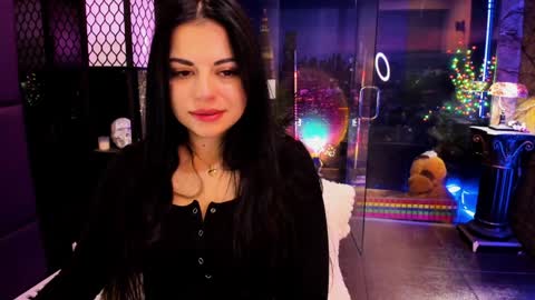 Snapshot of alma_pearl chatting on 01.04.25 Alma online show from 01.04.25