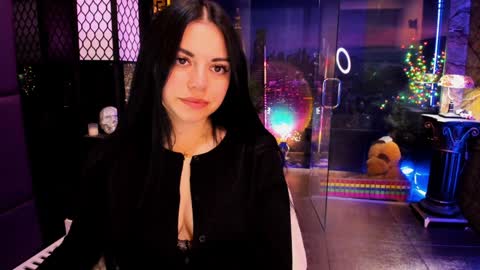 Snapshot of alma_pearl chatting on 01.06.25 Alma online show from 01.06.25