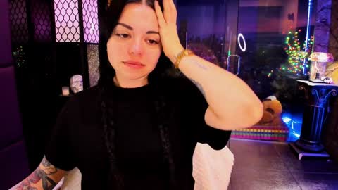 Snapshot of alma_pearl chatting on 01.07.25 Alma online show from 01.07.25