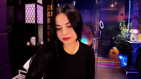 Snapshot of alma_pearl chatting on 01.08.25 Alma online show from 01.08.25