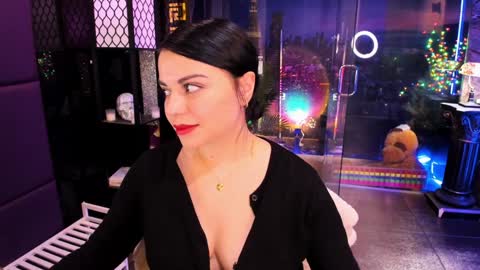 Snapshot of alma_pearl chatting on 02.04.25 Alma online show from 02.04.25