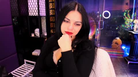 Snapshot of alma_pearl chatting on 02.05.25 Alma online show from 02.05.25