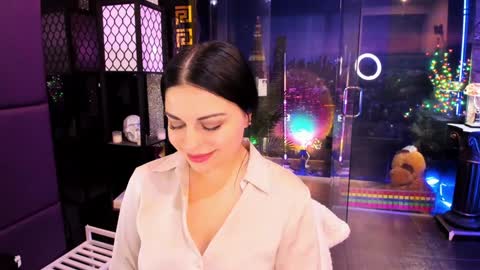 Snapshot of alma_pearl chatting on 02.08.25 Alma online show from 02.08.25