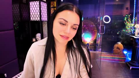 Snapshot of alma_pearl chatting on 02.08.25 Alma online show from 02.08.25