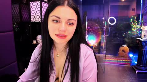 Snapshot of alma_pearl chatting on 02.11.25 Alma online show from 02.11.25