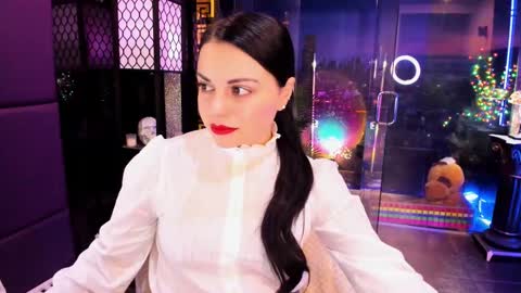 Snapshot of alma_pearl chatting on 02.14.25 Alma online show from 02.14.25