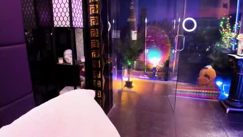 Snapshot of alma_pearl chatting on 02.23.25 Alma online show from 02.23.25