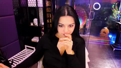 Snapshot of alma_pearl chatting on 02.27.25 Alma online show from 02.27.25