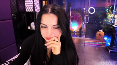 Snapshot of alma_pearl chatting on 03.05.25 Alma online show from 03.05.25