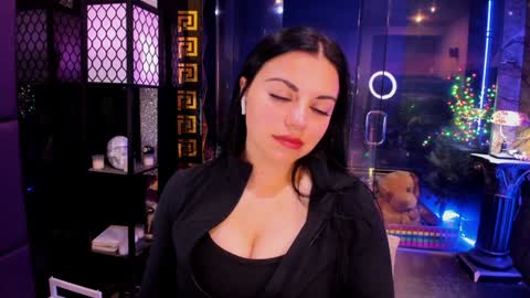 Snapshot of alma_pearl chatting on 09.14.25 Alma online show from 09.14.25