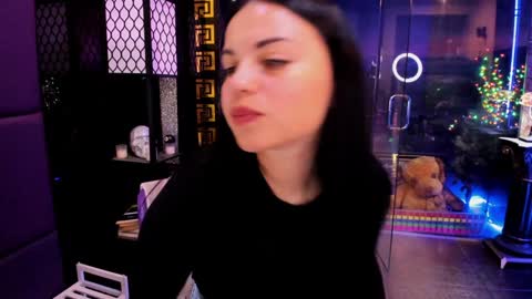 Snapshot of alma_pearl chatting on 09.21.25 Alma online show from 09.21.25