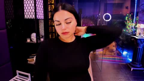 Snapshot of alma_pearl chatting on 09.27.25 Alma online show from 09.27.25