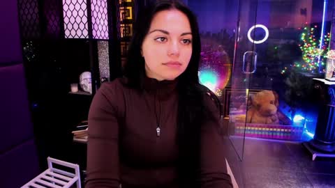 Snapshot of alma_pearl chatting on 09.30.25 Alma online show from 09.30.25