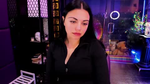 Snapshot of alma_pearl chatting on 10.02.25 Alma online show from 10.02.25