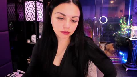 Snapshot of alma_pearl chatting on 10.12.25 Alma online show from 10.12.25