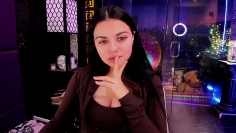 Snapshot of alma_pearl chatting on 10.15.25 Alma online show from 10.15.25