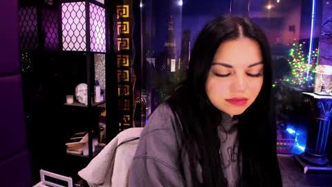 Snapshot of alma_pearl chatting on 10.19.25 Alma online show from 10.19.25