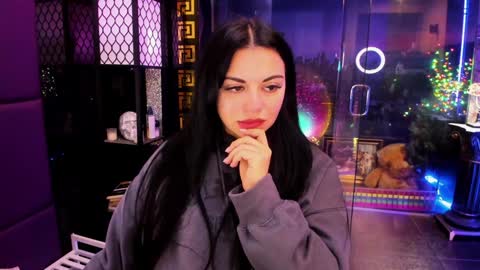 Snapshot of alma_pearl chatting on 10.22.25 Alma online show from 10.22.25