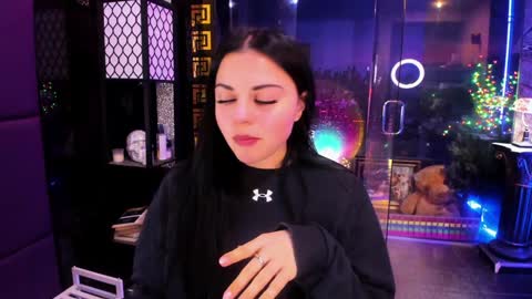 Snapshot of alma_pearl chatting on 10.25.25 Alma online show from 10.25.25