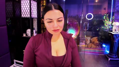 Snapshot of alma_pearl chatting on 11.04.25 Alma online show from 11.04.25