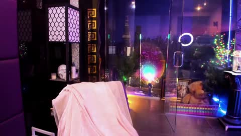 Snapshot of alma_pearl chatting on 11.05.25 Alma online show from 11.05.25