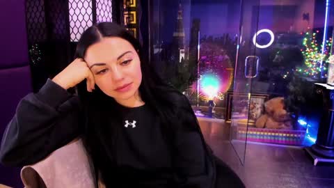 Snapshot of alma_pearl chatting on 11.09.25 Alma online show from 11.09.25