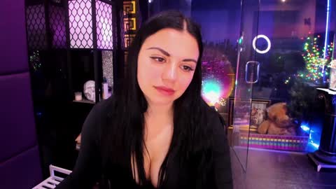 Snapshot of alma_pearl chatting on 11.11.25 Alma online show from 11.11.25