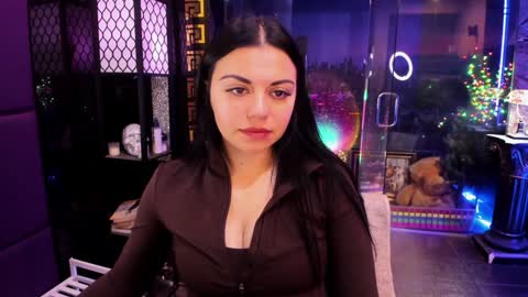 Snapshot of alma_pearl chatting on 11.12.25 Alma online show from 11.12.25